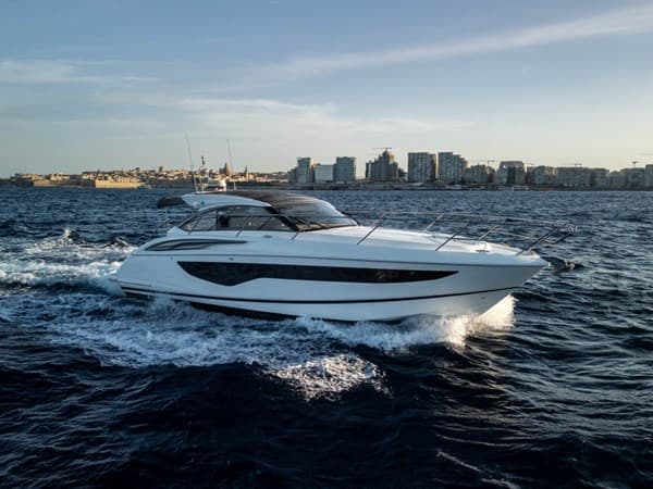 2021 PRINCESS V40